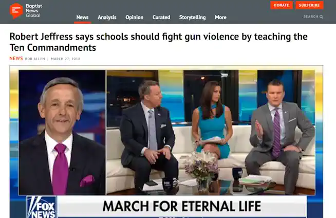 Robert Jeffress sagt, dass Schulen gegen Waffengewalt kämpfen sollten, in dem sie die 10 Gebote lehren
